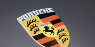 Un Porsche 911 desde 50 euros, aparecen en portales de subastas algunos coches inundados de Valencia subastas-coches-inundados-valencia-porsche