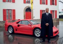 Lewis Hamilton ya conoce Maranello, y no podía posar con otro coche que con su favorito, que es el mejor Ferrari de calle de todos los tiempos Lewis Hamilton con el Ferrari F40