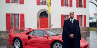 Lewis Hamilton ya conoce Maranello, y no podía posar con otro coche que con su favorito, que es el mejor Ferrari de calle de todos los tiempos Lewis Hamilton con el Ferrari F40