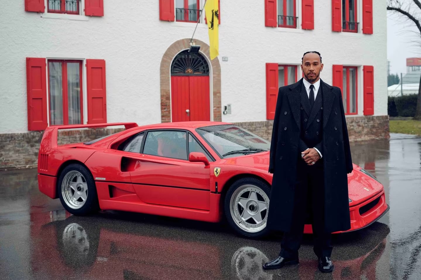 Lewis Hamilton con el Ferrari F40