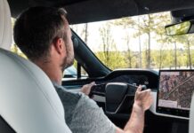 Probamos el volante Yoke de Tesla, ¿genialidad o inutilidad de Elon Musk? Probamos el volante Yoke de Tesla