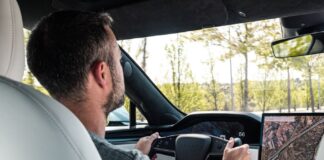 Probamos el volante Yoke de Tesla, ¿genialidad o inutilidad de Elon Musk? Probamos el volante Yoke de Tesla