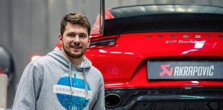 Los coches de Luka Doncic, de los más modesto como el SEAT 600 serbio a lo más bizarro como el Apocalypse HellFire Luka Doncic posa con uno de sus coches, un Porsche 911 Turbo S
