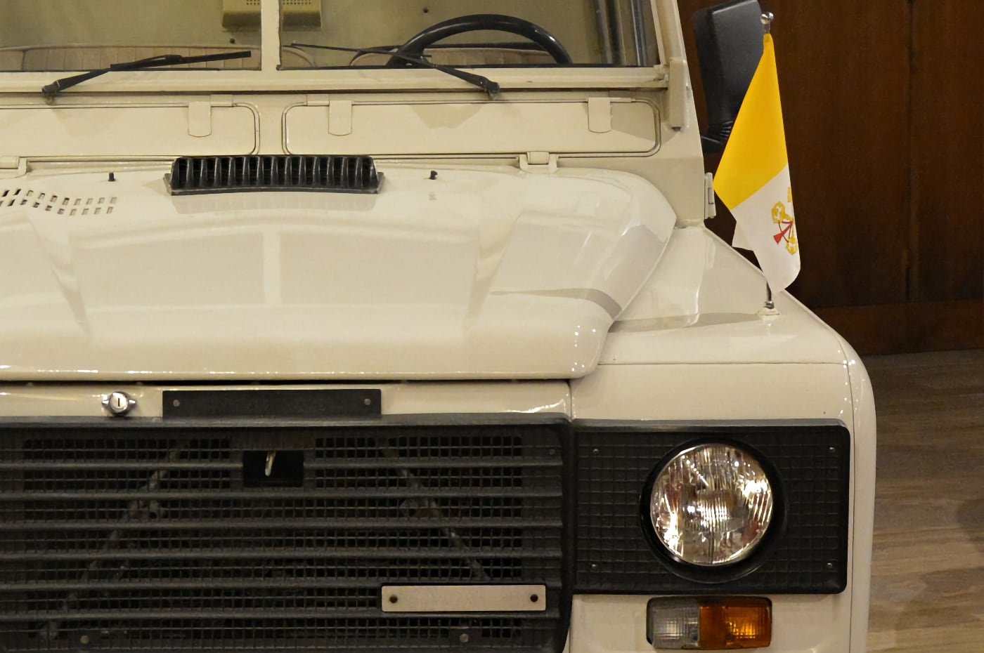 Land Rover Santana blindado, es el papamóvil español