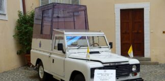 Land Rover Santana 109: el papamovil blindado español, fabricado en Linares, Jaén, y que descansa en el Vaticano Land Rover Santana blindado, es el papamóvil español