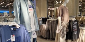 La empresa de Amancio Ortega Inditex (Pull & Bear, Lefties y Zara) vende ropa para amantes de los coches Ropa de Inditex de Ford, Honda y Goodyear con licencia oficial