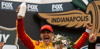Álex Palou gana las 500 Millas de Indianápolis 2025 y entra en el Olimpo del automovilismo Álex Palou con su botella de leche tras ganar las 500 Millas de Indianápolis 2025