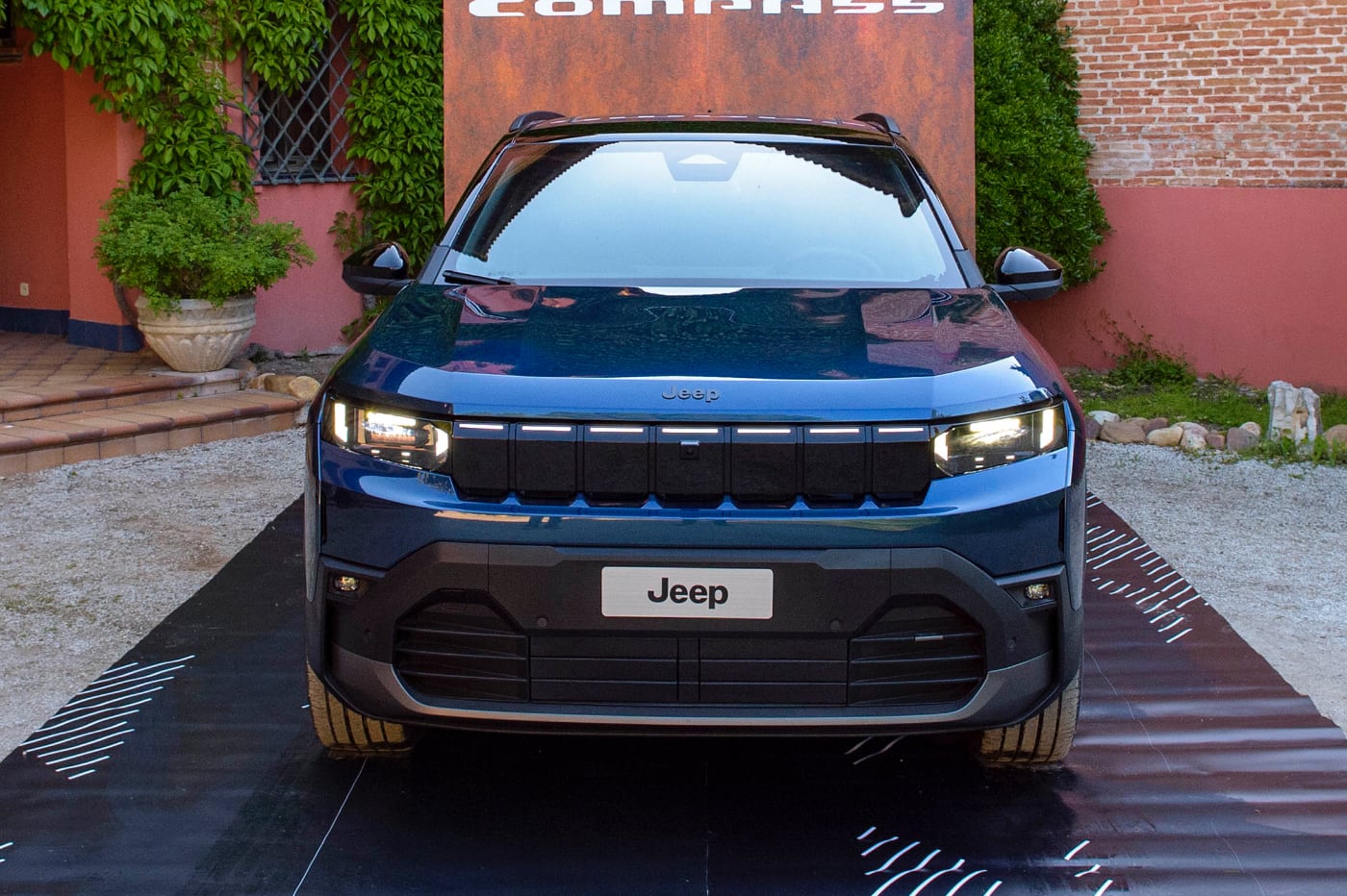 Frontal del Jeep Compass 2025
