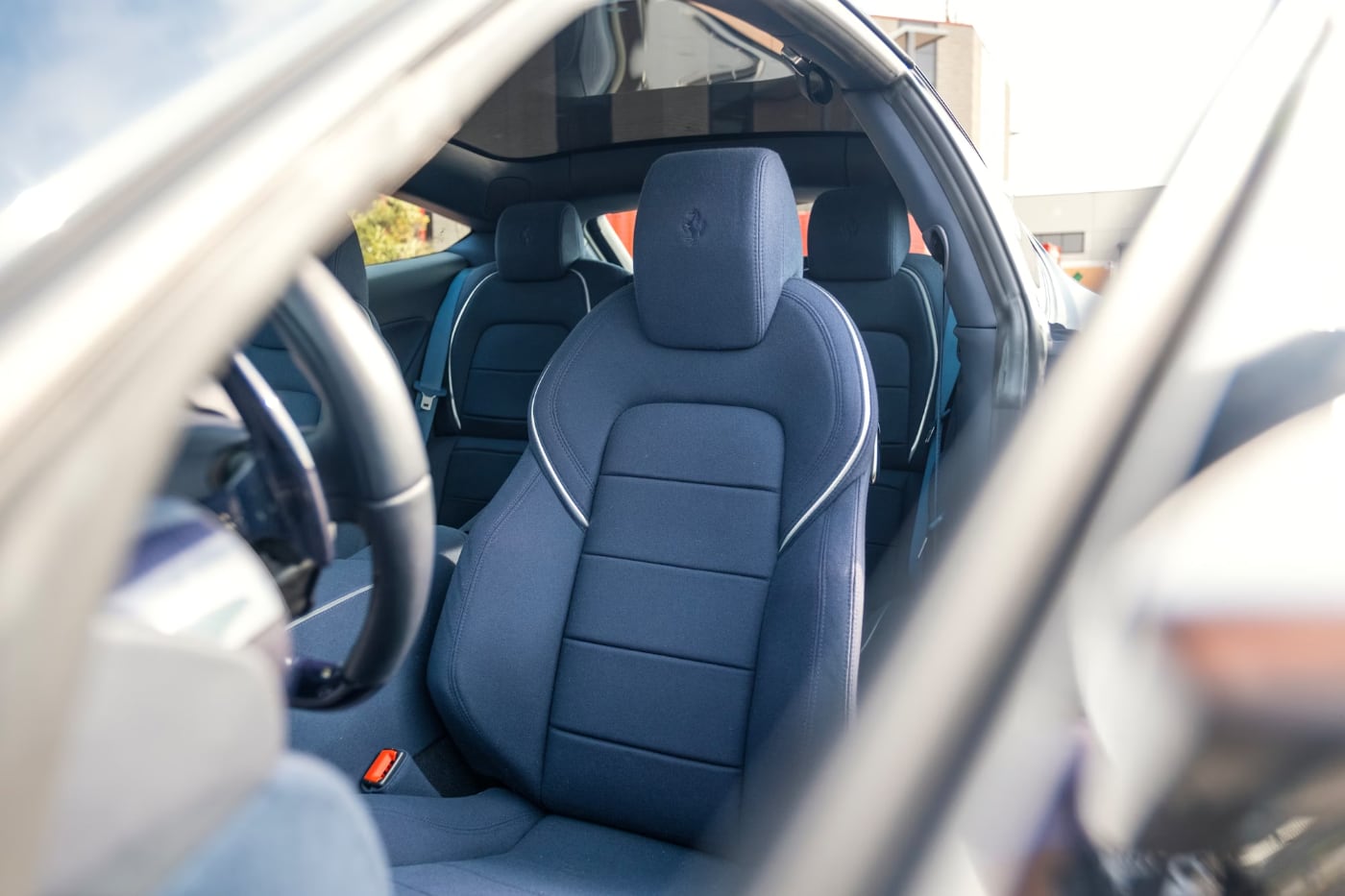 Asientos en tela Blu del Ferrari FF único de John Elkann