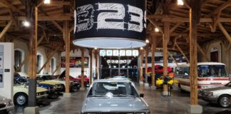 La historia de los 10.000 Mazda 323 que la RDA pagó con salchichas, champiñones, pepinos y acero Mazda 323 de la RDA