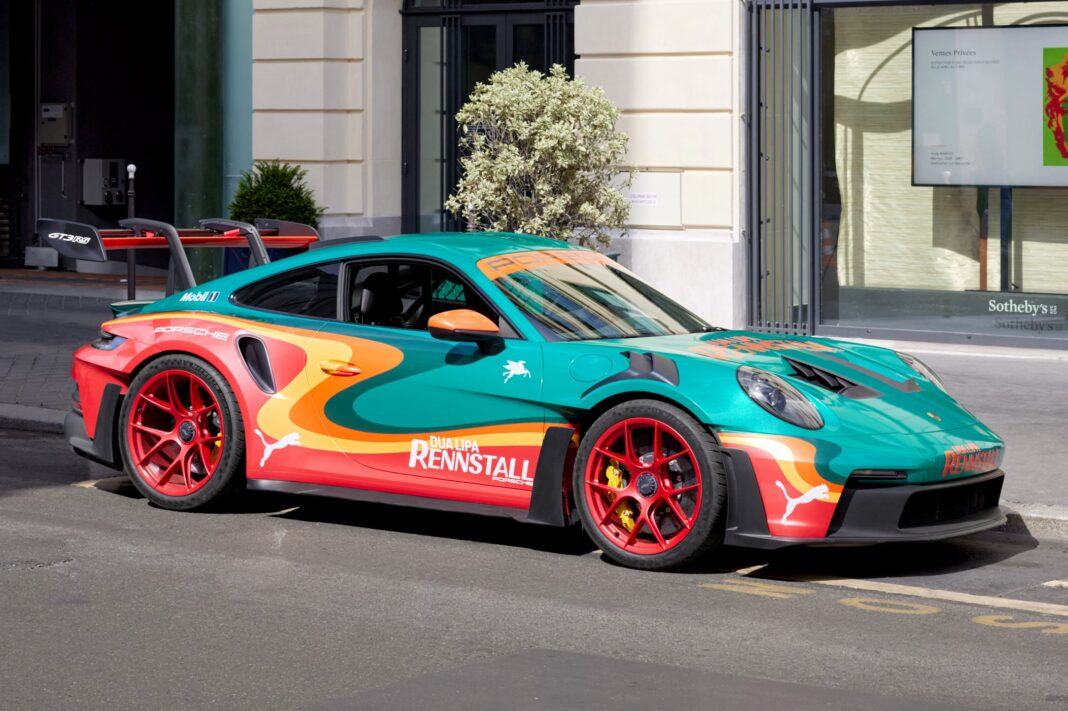 Porsche 911 Rennstall GT3 RS solidario de Dua Lipa