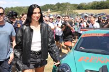 Dua Lipa en las mejores imágenes de Goodwood Festival of Speed 2025