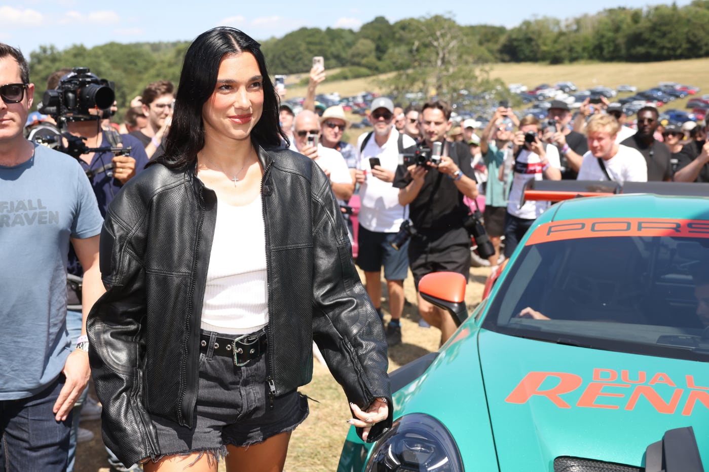 Dua Lipa en las mejores imágenes de Goodwood Festival of Speed 2025