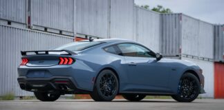 Donald Trump (79 años) ordena comprar dos Ford Mustang GT para el Servicio de Inmigración y Control de Aduanas: "La competencia plena causaría retrasos inaceptables"