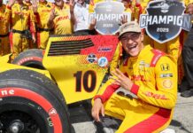 El piloto español Álex Palou se proclama campeón de la IndyCar por cuarta vez, tercera consecutiva Álex Palou celebrando su cuarto campeonato de la Indycar