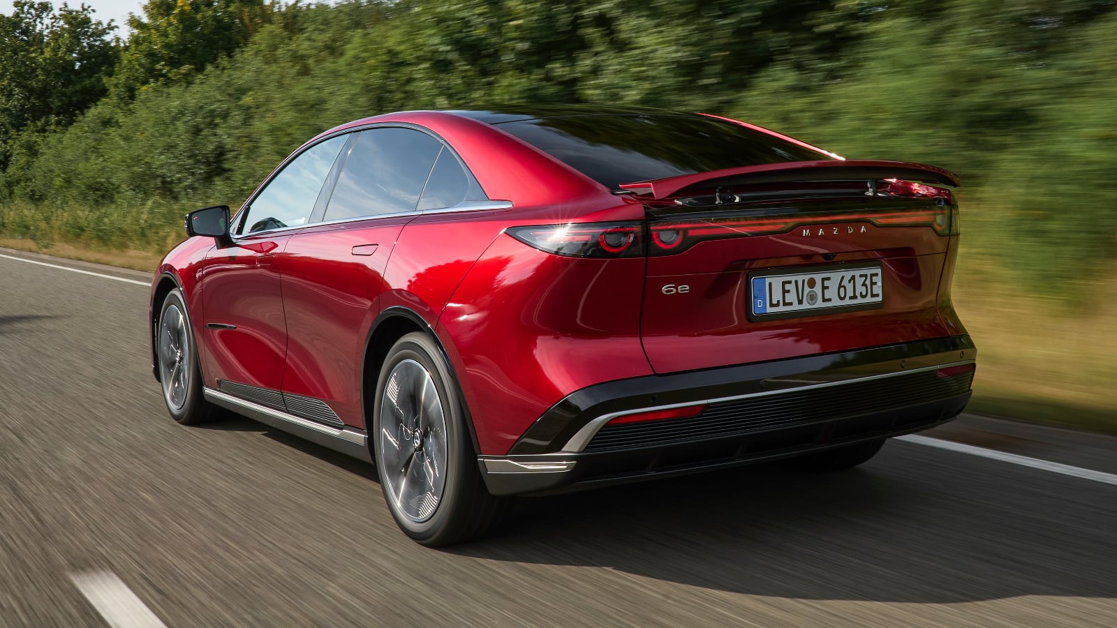 foto-dinamica-mazda6e-trasera.jpg