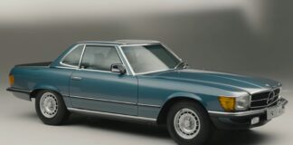 Este Mercedes 500 SL ha permanecido oculto durante 43 años, nunca se ha matriculado y apenas ha recorrido 68 kilómetros Mercedes 500 SL oculto 43 años
