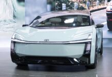 Este es el primer prototipo que anticipa la nueva generación del coche más vendido de la historia. El futuro Toyota Corolla tiene poco de Corolla y mucho de eléctrico futurista Prototipo del Toyota Corolla