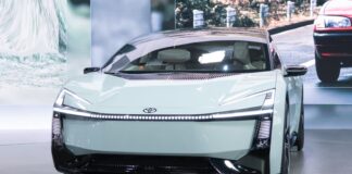 Este es el primer prototipo que anticipa la nueva generación del coche más vendido de la historia. El futuro Toyota Corolla tiene poco de Corolla y mucho de eléctrico futurista Prototipo del Toyota Corolla
