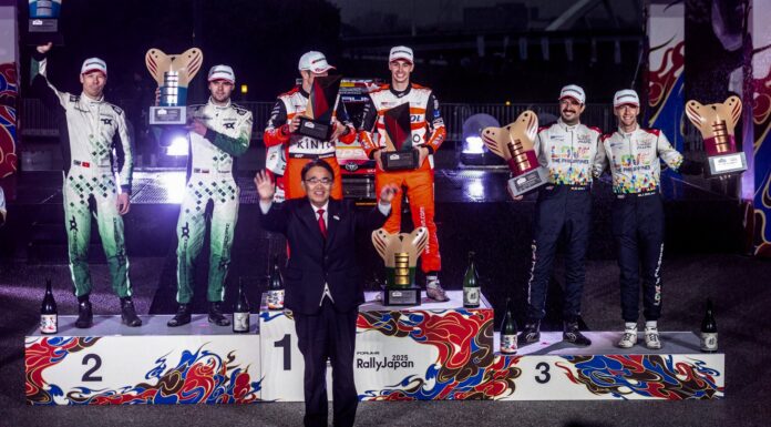 Alejandro Cachón y Borja Rozada consiguen su primera victoria en el Campeonato del Mundo de Rallyes Alejandro Cachón y Borja Rozada en el podio del Rallye de Japón 2025