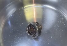 Es una de las piezas más sencillas, pero la más importante. Así funciona el termostato de tu coche explicado en una cacerola con agua Cómo funciona el termostato de un coche