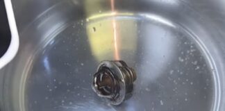 Es una de las piezas más sencillas, pero la más importante. Así funciona el termostato de tu coche explicado en una cacerola con agua Cómo funciona el termostato de un coche