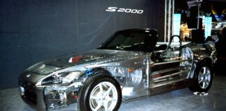 Honda hizo uno de los mejores roadster que se han fabricado jamás, pero un día construyó una unidad muy rara y única: el Honda S2000 transparente Honda S2000 transparente
