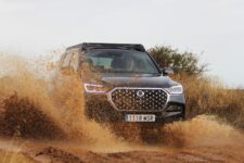KGM lanza en España paquetes con especificaciones off-road todoterrenos