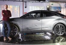 He conocido el Toyota C-HR+: "No tengo dudas. Este coche eléctrico va a hacer un roto muy serio a Tesla" Toyota C-HR+