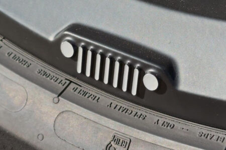 Jeep Compass Huevo Pascua parrilla llanta