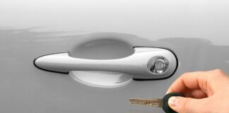 Cómo evitar una descarga de electricidad estática cuando sales del coche Evitar descarga estática coche