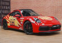 Venden en España un Porsche 911 decorado como el coche más famoso de Disney Porsche 911 decorado como Rayo McQueen