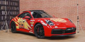 Venden en España un Porsche 911 decorado como el coche más famoso de Disney Porsche 911 decorado como Rayo McQueen
