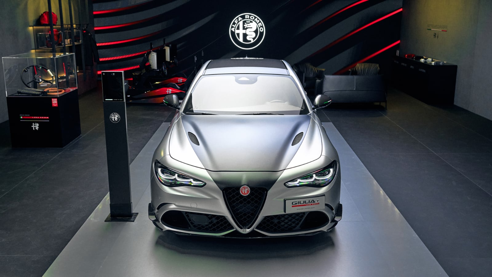 Alfa Romeo Giulia Quadrifoglio Luna Rossa
