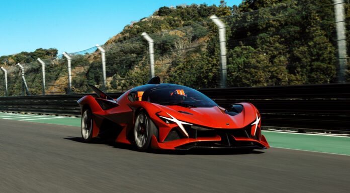 Este hiperdeportivo construido sin normas de circulación y con motor V12 de Ferrari entra, por fin, en producción, aunque sólo podrán comprarlo diez afortunados Apollo Evo