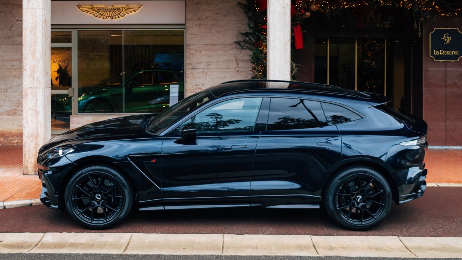 Fernando Alonso Aston Martin DBX S