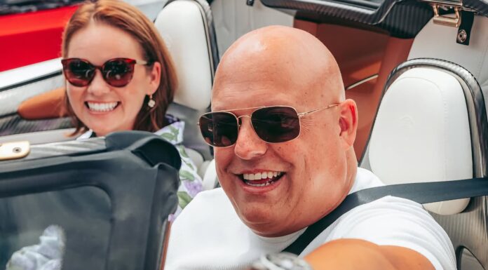 Christian von Koenigsegg fabrica algunos de los hiperdeportivos más exclusivos y rápidos del mundo. Como coche de diario, tiene una de las pelotillas más deseadas Christian von Koenigsegg