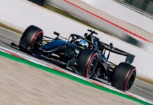 Fernando Alonso estrena el Aston Martín AMR26 de Newey con unos tiempos discretos