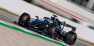 Fernando Alonso estrena el Aston Martín AMR26 de Newey con unos tiempos discretos