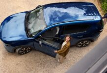 Mazda recupera un color de pintura histórico y no es rojo Nuevo color Mazda Navy Blue Mica