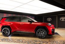 El nuevo Toyota RAV4 ya tiene precios en España, un SUV disponible con un motor híbrido y otro híbrido enchufable con hasta 100 kilómetros de autonomía eléctrica Toyota RAV4 precios España