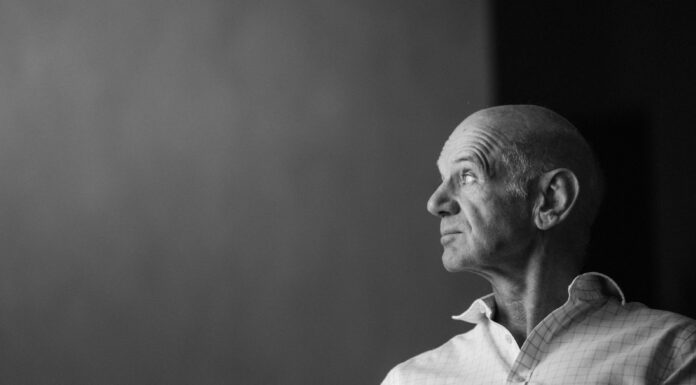 Adrian Newey, el director del equipo de Fernando Alonso, da su opinión sobre los coches eléctricos y los combustibles sintéticos Adrian Newey coches eléctricos combustibles sintéticos