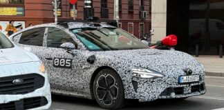 Cazado un Xiaomi SU7 camuflado circulando por las calles de Madrid Xiaomi SU7 camuflado circulando por las calles de Madrid