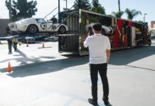Así entregan el Ferrari 250 GTO por el que ha pagado 32,3 millones de euros al rey de los relojes de lujo con la mayor colección de Ferrari