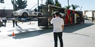 Así entregan el Ferrari 250 GTO por el que ha pagado 32,3 millones de euros al rey de los relojes de lujo con la mayor colección de Ferrari
