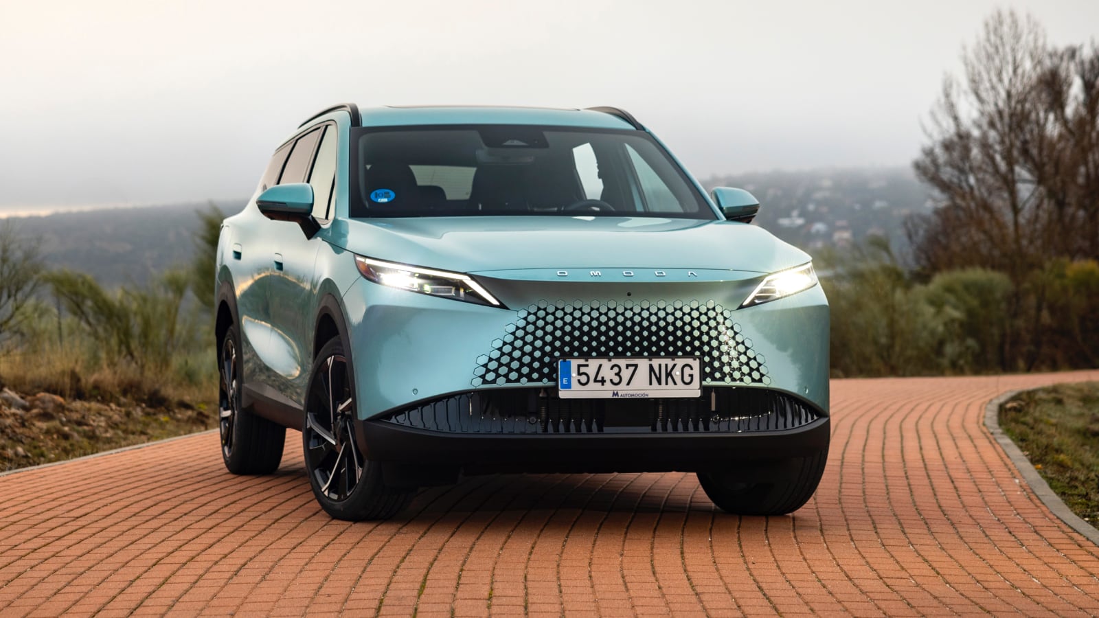 Tres cuartos delantero del Omoda 7 SHS Premium 2026 Tres cuartos delantero del Omoda 7 SHS Premium 2026