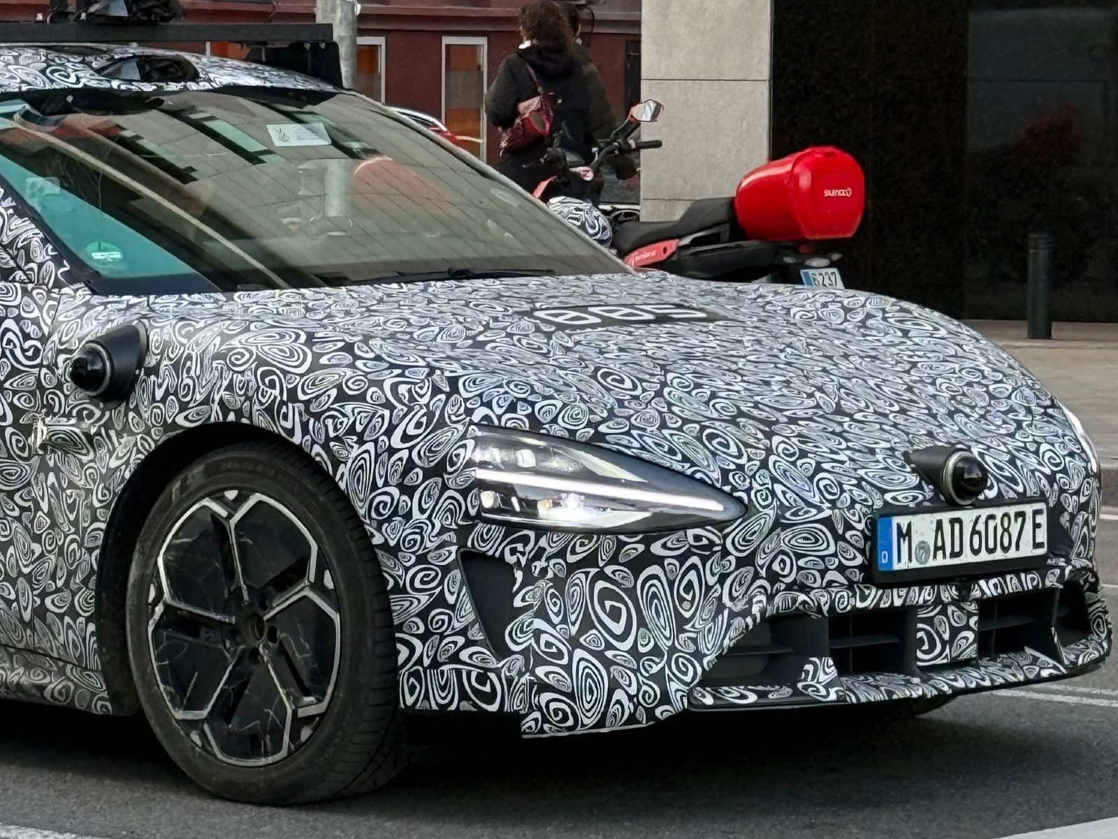 Xiaomi SU7 camuflado Madrid