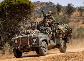 El Ejército británico retira su flota de Land Rover después de más de 70 años de servicio Ejército británico Land Rover