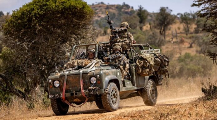 El Ejército británico retira su flota de Land Rover después de más de 70 años de servicio Ejército británico Land Rover