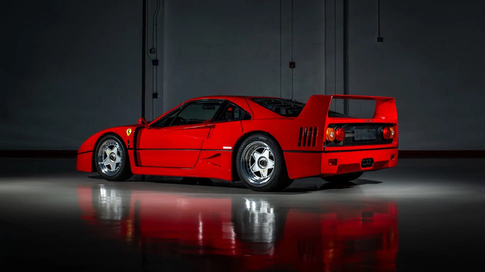 Ferrari F40 subasta embargado